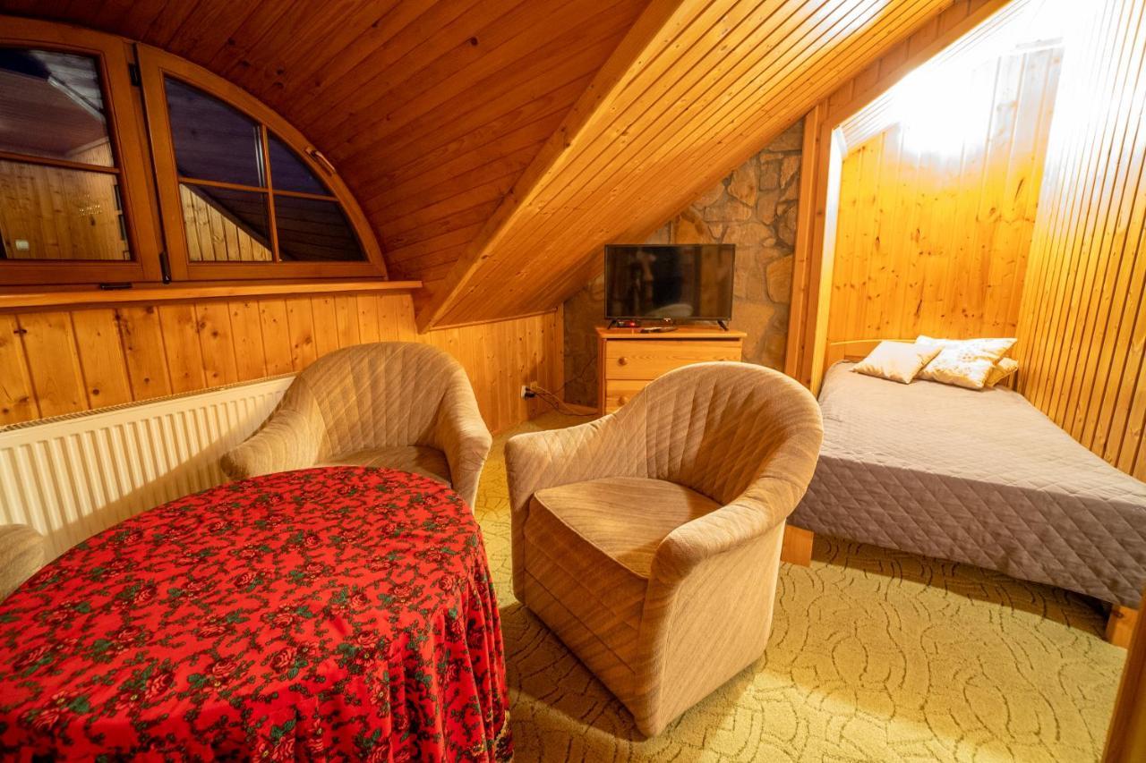 Gosciniec Debowa Gazdowka Bed and Breakfast Ustrzyki Dolne Εξωτερικό φωτογραφία
